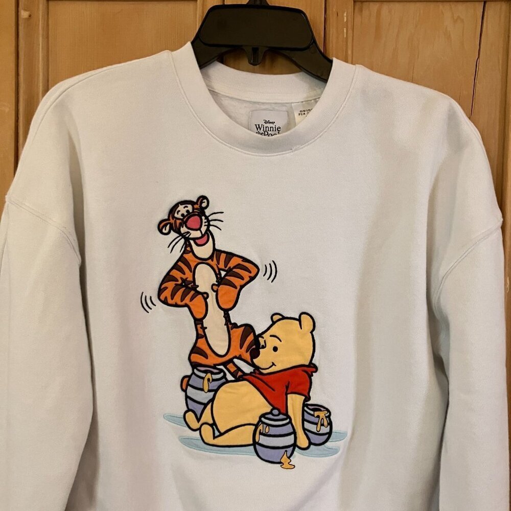 Disney Womens Winnie Pooh Tigger Embroidered Crop Sweatshirt Small White SP NWT - Picture 4 of 12